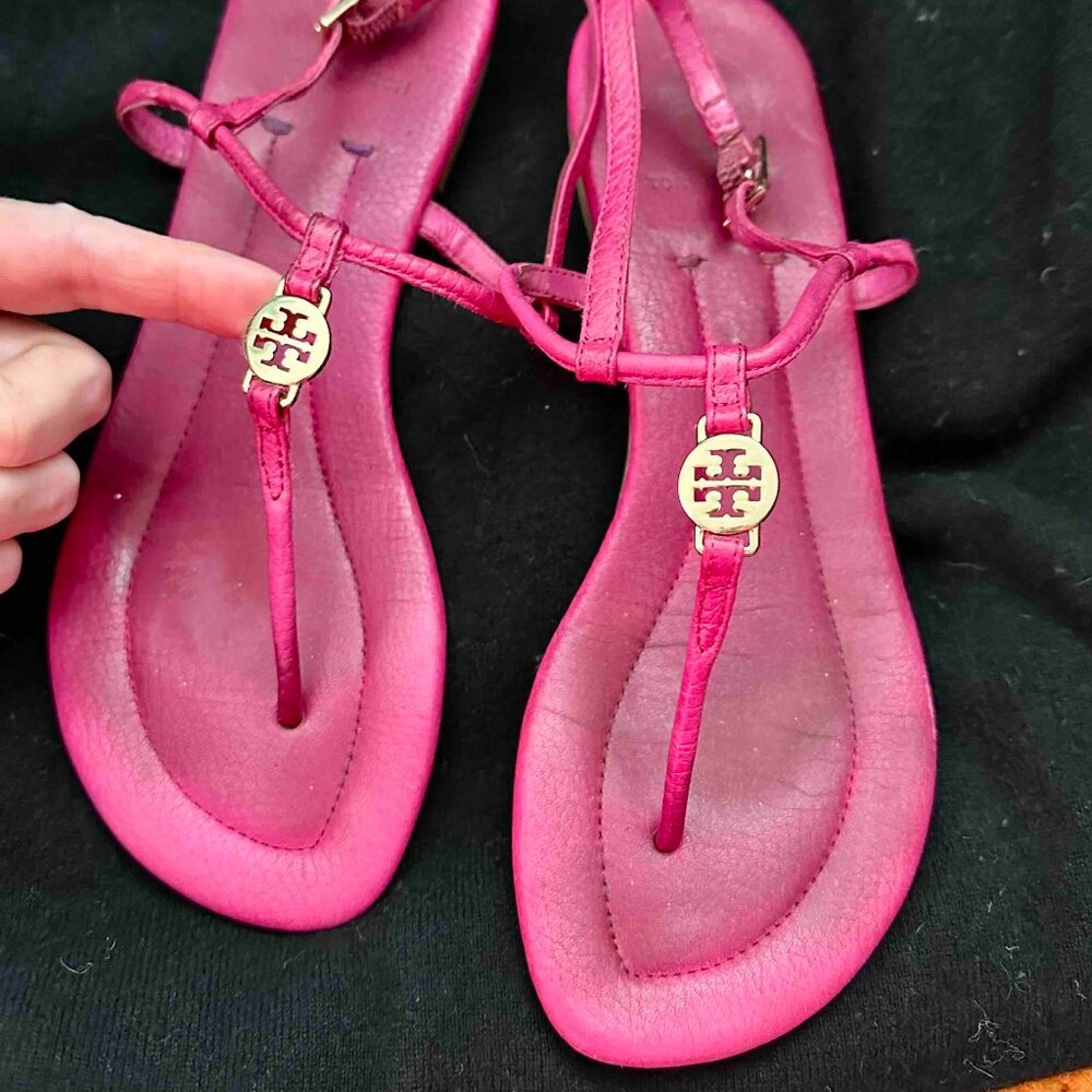 Tory Burch 8.5 fuchsia pink EUC strappy flat sandals gold hardware